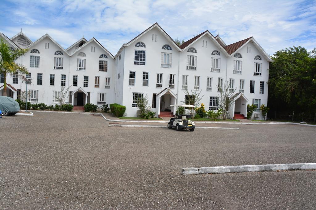 Seacastles By The Beach/Pool Montego Bay Extérieur photo
