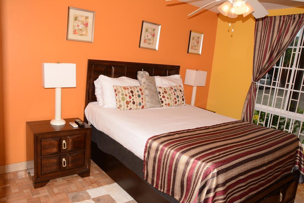 Seacastles By The Beach/Pool Montego Bay Extérieur photo