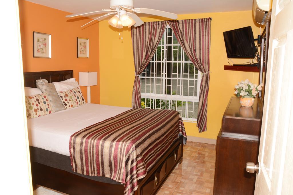 Seacastles By The Beach/Pool Montego Bay Extérieur photo